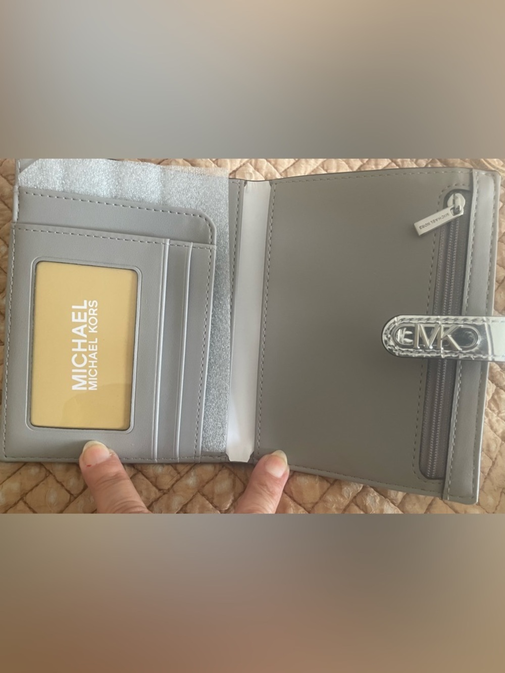 MICHAEL KORS METALLIC MK SIGNATURE FLAT BIFOLD WALLET/PASSPORT CASE HOLDER - Picture 4 of 8